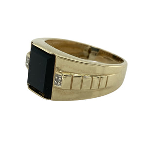 Bring bold contrast and sleek style to your jewellery collection with this pre-owned 9ct yellow gold signet ring, featuring a striking onyx centre and subtle diamond detail—perfect for confident everyday wear or a signature look.

Design: The ring showcases a 10mm by 9mm rectangular onyx stone at the centre, accented with a small diamond for a refined touch of sparkle against the dark backdrop.
