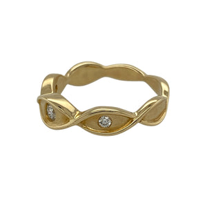 Bring Celtic elegance and refined sparkle to your jewellery collection with this pre-owned 18ct yellow gold Clogau twisted weave band ring, featuring a trio of diamonds in a symbolic design—perfect for meaningful style and lasting sophistication.

Design: The 5mm wide band features Clogau’s signature twisted weave pattern, set with three diamonds—one larger central stone and two smaller diamonds on either side—for a beautifully balanced and flowing look.


