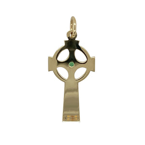 Bring symbolic beauty and intricate detail to your collection with this pre-owned 9ct yellow gold green stone Celtic patterned cross pendant—perfect for those who appreciate heritage-inspired jewellery.

Design: The pendant features a traditional cross shape adorned with detailed Celtic patterns and a 2mm emerald-coloured green stone at the centre for a vibrant focal point.
Material: Made from 9-carat yellow gold, the polished finish enhances the warm tone and highlights the intricate engraving.
