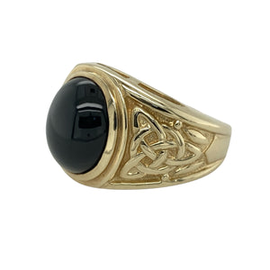 Bring bold style and symbolic detail to your collection with this pre-owned 9ct yellow gold and onyx Celtic knot patterned signet ring—an eye-catching piece with timeless appeal.

Design: The ring showcases a 12mm by 10mm oval onyx stone at the centre, framed by detailed Celtic knot shoulders that add heritage-inspired character.
Material: Made from 9-carat yellow gold, the polished finish enhances the deep contrast of the black onyx and highlights the intricate knotwork.

