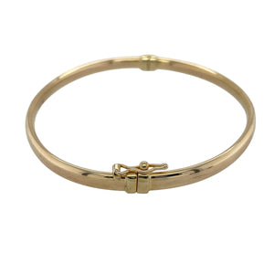 Bring classic elegance and everyday versatility to your collection with this pre-owned 9ct yellow gold plain hinged bangle—a timeless piece suited to any occasion.

Design: The bangle features a smooth plain finish with a hinged opening, offering both simplicity and practicality.
Material: Made from 9-carat yellow gold, the polished surface enhances its warm tone and classic style.
Bangle Detail: Measuring 4mm in width with a diameter of 6.5cm, the design balances understated elegance with comfortable wear.