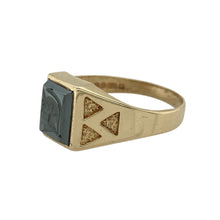Load image into Gallery viewer, Bring bold style and distinctive detail to your collection with this pre-owned 9ct yellow gold hematite signet ring, combining sleek contrast with classic design—perfect for statement wear or refined everyday elegance.

Design: The ring features a 7mm by 6mm rectangular hematite stone, complemented by patterned shoulders that add texture and visual interest.
Material: Made from 9-carat yellow gold, the polished finish enhances the deep metallic lustre of the hematite and highlights the decorative detailing.
