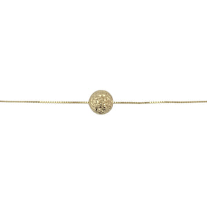 Bring sleek style and radiant detail to your collection with this pre-owned 9ct yellow gold diamond-cut ball pendant on a 20" box chain, offering modern elegance with a timeless finish—perfect for both everyday wear and special occasions.

Design: The pendant features an 11mm diamond-cut ball, designed to reflect the light beautifully with every movement.
Material: Made from 9-carat yellow gold, the polished and textured finish enhances the brilliance and depth of the design.
