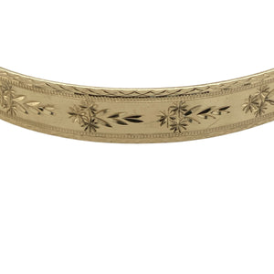 Add timeless style and versatility to your collection with this pre-owned 9ct yellow solid gold expanding patterned bangle, a substantial design with elegant detailing—perfect for both everyday wear and special occasions.

Design: The bangle features an intricate patterned finish with an expanding design, allowing for flexibility and a comfortable fit.
Material: Made from solid 9-carat yellow gold, the polished surface enhances the decorative pattern while ensuring lasting durability and shine.
