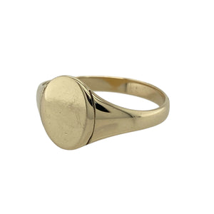 Bring understated elegance and classic design to your collection with this pre-owned 9ct yellow gold plain oval signet ring—perfect for personalisation or timeless everyday wear.

Design: The ring features a smooth oval front measuring 10mm high, offering a clean and versatile surface ideal for engraving or leaving plain for a minimalist look.
Material: Made from 9-carat yellow gold, the polished finish enhances its warm golden tone and ensures a refined appearance.