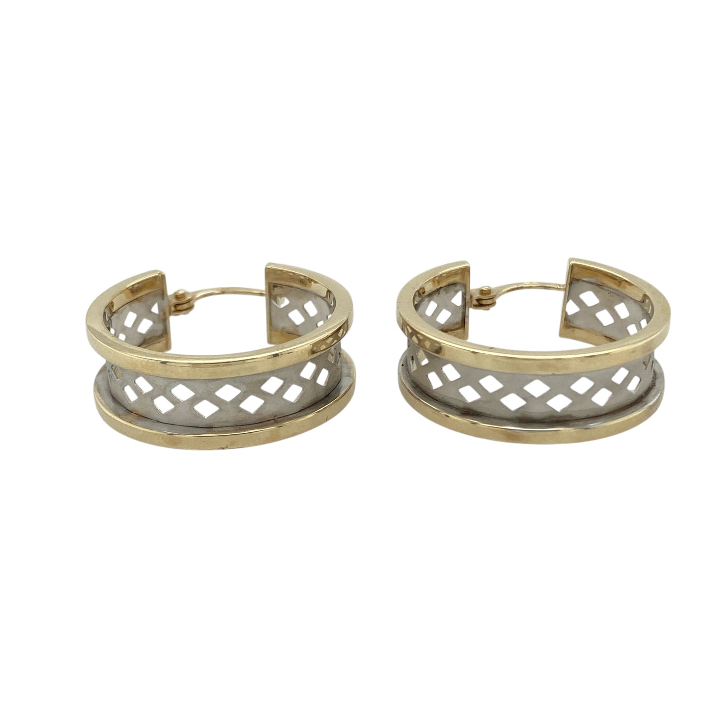 Bring contrast and elegant detail to your collection with these pre-owned 9ct yellow and white gold open weave creole earrings—a refined design with timeless appeal.

Design: Each earring features an open weave hoop pattern, blending yellow and white gold for a textured and eye-catching look.
Material: Made from 9-carat yellow and white gold, the brushed finish enhances the interplay of tones and highlights the intricate weave.