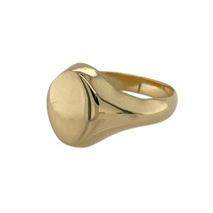Bring refined elegance and timeless design to your collection with this pre-owned 18ct yellow gold plain oval signet ring—a classic piece with lasting appeal.

Design: The ring features a smooth oval front measuring 12mm high, offering a clean surface ideal for engraving or leaving plain for a minimalist style.
Material: Made from 18-carat yellow gold, the polished finish enhances the rich golden tone and refined look.