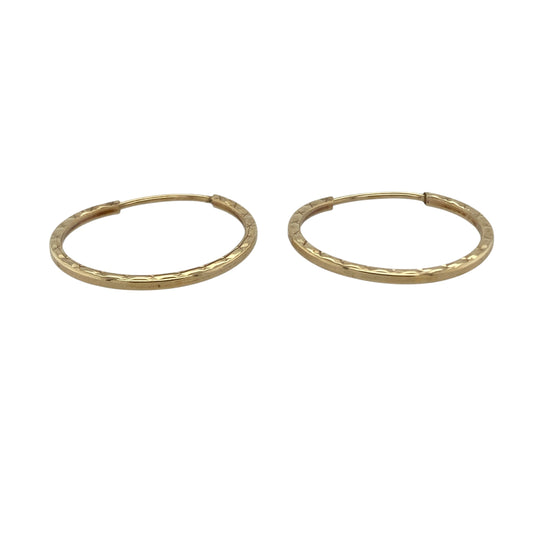 Bring texture and classic shine to your collection with these pre-owned 9ct yellow gold patterned hoop earrings—a timeless design with elegant detail.

Design: Each earring features a traditional hoop shape with a subtle patterned finish, adding depth and character to the polished gold.
Material: Made from 9-carat yellow gold, the polished surface enhances the warm tone and highlights the decorative patterning.