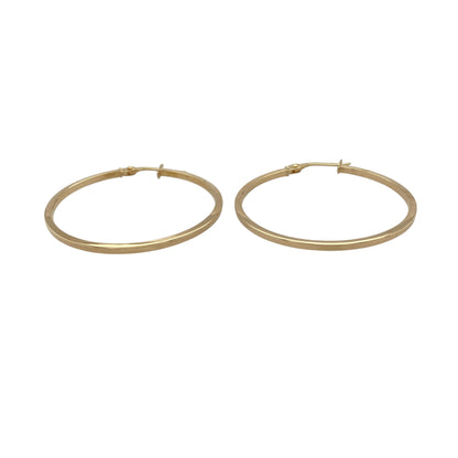 Bring sleek simplicity and timeless style to your collection with these pre-owned 9ct yellow gold flat hoop creole earrings—a classic choice for everyday wear.

Design: Each earring features a flat plain hoop design, offering a clean and versatile look.
Material: Made from 9-carat yellow gold, the polished finish enhances the warm tone and smooth surface.
Earring Detail: Lightweight and easy to wear, these hoops provide understated elegance suitable for any occasion.