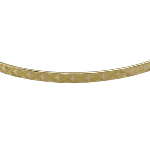 Bring classic elegance and subtle detail to your collection with this pre-owned 9ct yellow solid gold patterned bangle—a timeless accessory with refined charm.

Design: The bangle features a slim 2mm width with a delicate patterned finish, adding texture and character to its polished surface.
Material: Made from solid 9-carat yellow gold, the polished finish enhances the warm golden tone and highlights the decorative detailing.