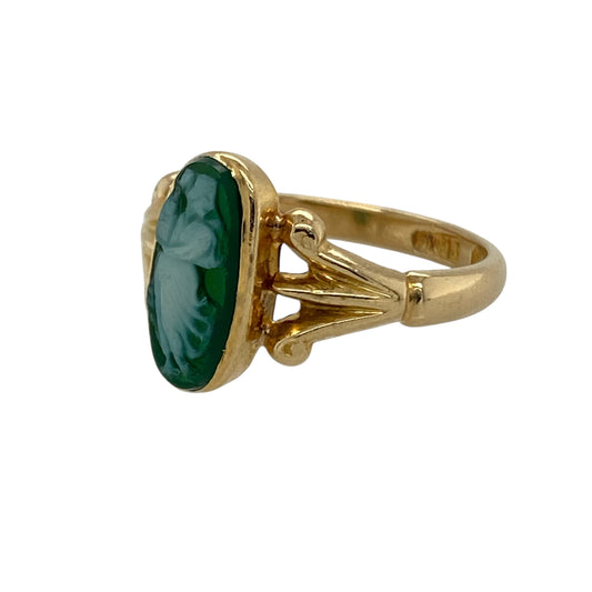 Celebrate history and refined style with this pre-owned 18ct yellow gold vintage ring, hallmarked in Chester circa 1913–1914, and showcasing a striking green agate centrepiece.

Design: The ring features a 12mm by 5mm oval-shaped green agate, creating an elegant focal point with deep colour and vintage charm.
Material: Made from 18-carat yellow gold, the polished finish enhances the warm golden tone and complements the rich hue of the agate.