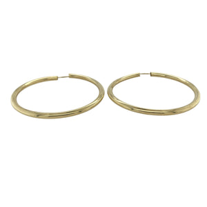 Bring bold simplicity and timeless shine to your collection with these pre-owned 9ct yellow gold hoop earrings, styled in a large plain design for classic appeal.

Design: Each earring features a smooth hollow hoop with a polished finish, offering a sleek and versatile look.
Material: Made from 9-carat yellow gold, the warm golden tone enhances their bold yet refined style.
Earring Detail: The hollow design ensures they remain lightweight while maintaining a statement presence.