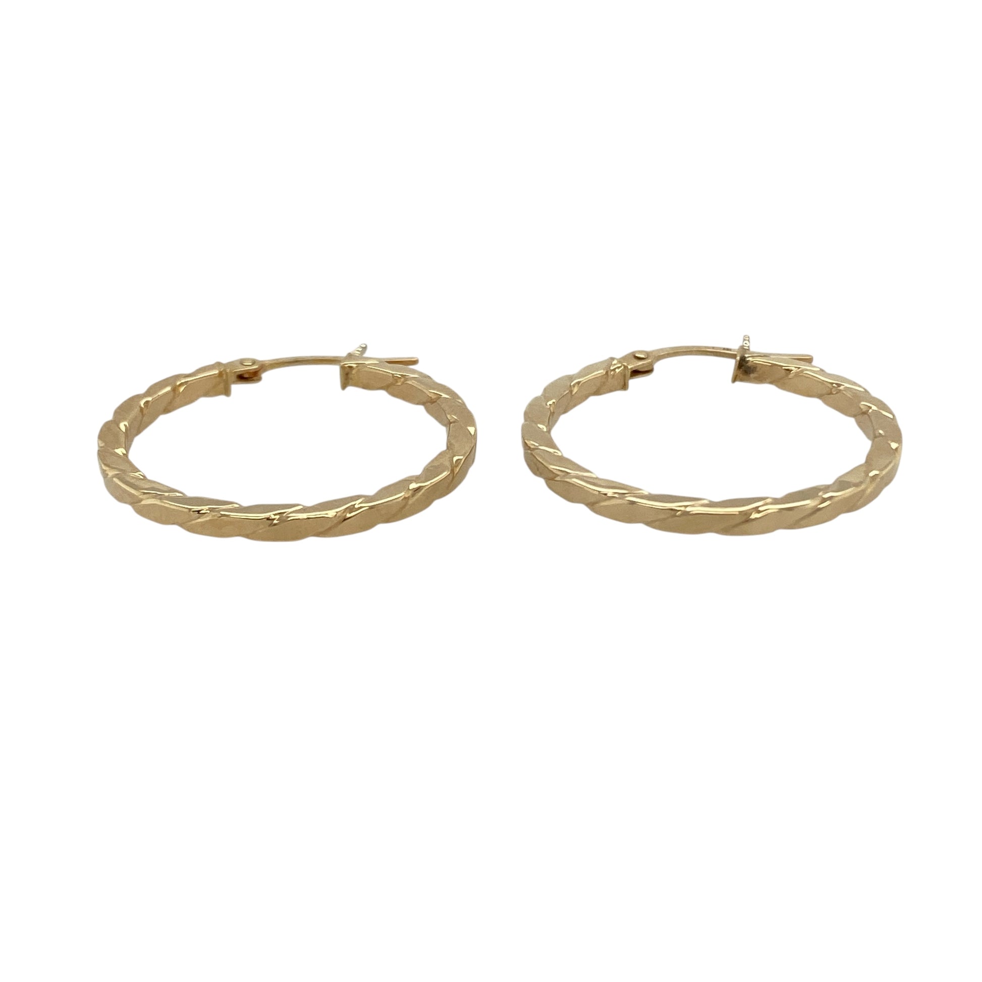 Bring subtle texture and timeless shine to your collection with these pre-owned 9ct yellow gold hoop earrings, styled in a twisted creole design for added elegance.

Design: Each earring features a classic hoop with a gentle twist, creating a refined look that catches the light beautifully.
Material: Made from 9-carat yellow gold, the polished finish enhances the warm tone and radiant shine.