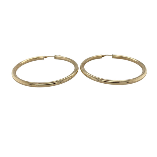 Bring classic simplicity and timeless shine to your collection with these pre-owned 9ct yellow gold hoop earrings, styled in a traditional creole design.

Design: Each earring features a smooth, polished hoop for an elegant and versatile look.
Material: Made from 9-carat yellow gold, the polished finish enhances the warm tone and reflective shine.
Earring Detail: The creole style ensures secure and comfortable wear, making them ideal for daily use.