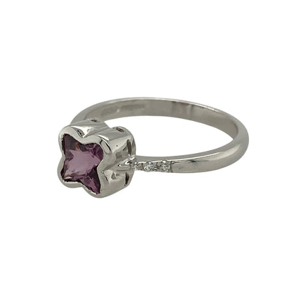 Bring vibrant colour and unique charm to your collection with this pre-owned 18ct white gold ring, featuring a four-leaf clover-shaped pink sapphire accented with diamonds.

Design: The ring showcases a 5mm by 5mm pink sapphire cut in a four-leaf clover shape, framed with sparkling diamonds for added brilliance and detail.
Material: Made from 18-carat white gold, the polished finish enhances the cool tone and complements the vivid pink of the sapphire and the sparkle of the diamonds.