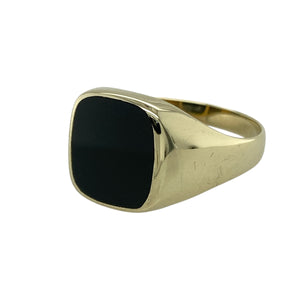 Add bold style to your collection with this pre-owned 9ct yellow gold onyx signet ring, a timeless design with striking contrast.

Design: The ring features a rounded rectangular onyx stone measuring 12mm by 11mm, offering a sleek and masculine presence in a classic signet style.
Material: Made in 9-carat yellow gold, the polished finish provides a warm contrast to the deep black tones of the onyx.