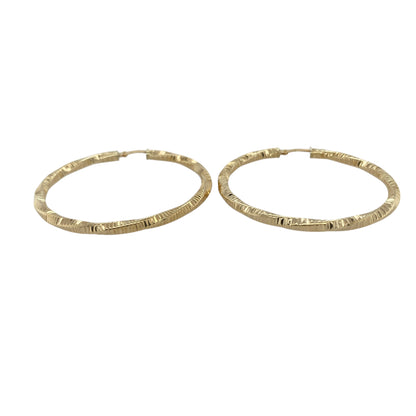 Add bold style to your collection with these pre-owned 9ct yellow gold large twisted hoop Creole earrings, a classic design with a modern twist.

Design: Each earring features a large hoop with a twisted Creole style, creating texture and movement for an eye-catching look.
Material: Made in 9-carat yellow gold, the textured finish enhances the warm tone and highlights the twisted detailing.