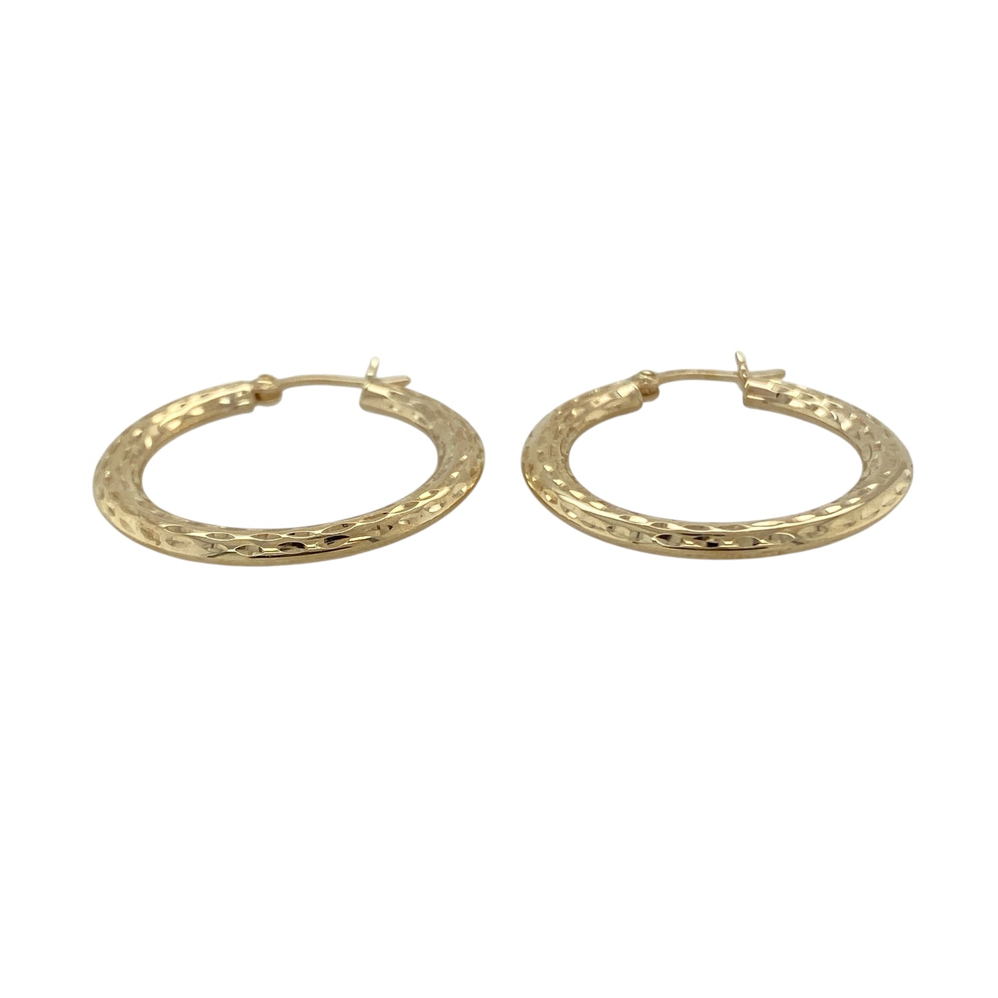 Bring classic style to your collection with these pre-owned 9ct yellow gold patterned hoop Creole earrings, a timeless design with subtle detail.

Design: Each earring features a traditional Creole hoop with a patterned finish, adding texture and elegance to the classic shape.
Material: Made in 9-carat yellow gold, the polished finish enhances the warm golden tone and highlights the decorative pattern.