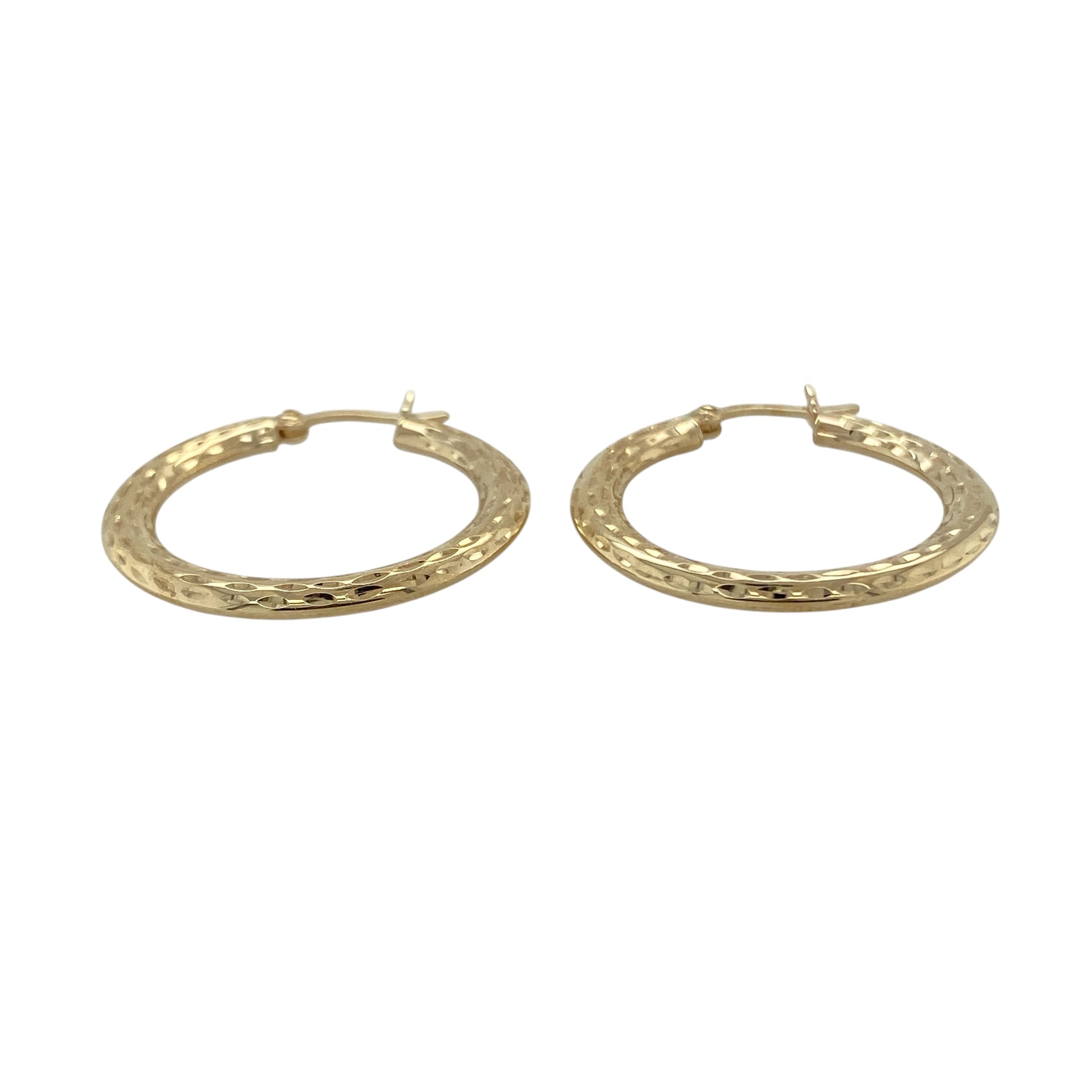 Bring classic style to your collection with these pre-owned 9ct yellow gold patterned hoop Creole earrings, a timeless design with subtle detail.

Design: Each earring features a traditional Creole hoop with a patterned finish, adding texture and elegance to the classic shape.
Material: Made in 9-carat yellow gold, the polished finish enhances the warm golden tone and highlights the decorative pattern.