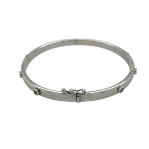 Add refined sparkle to your collection with this pre-owned 9ct white gold diamond hinged bangle, a timeless design with elegant detail.

Design: The bangle measures 4mm wide with a 6cm diameter and is set with eight diamonds across the front for subtle brilliance.
Material: Made in 9-carat white gold, the polished finish enhances the sleek tone and highlights the sparkle of the diamonds.