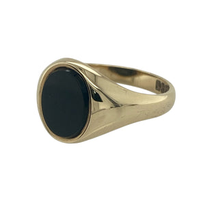 Bring bold sophistication and sleek contrast to your collection with this pre-owned 9ct yellow gold and onyx oval signet ring, offering a timeless design with a strong statement finish—perfect for both classic styling and everyday wear.

Design: The ring features an oval-cut black onyx measuring 9mm by 7mm, creating a smooth, polished centrepiece that delivers striking depth and elegance.