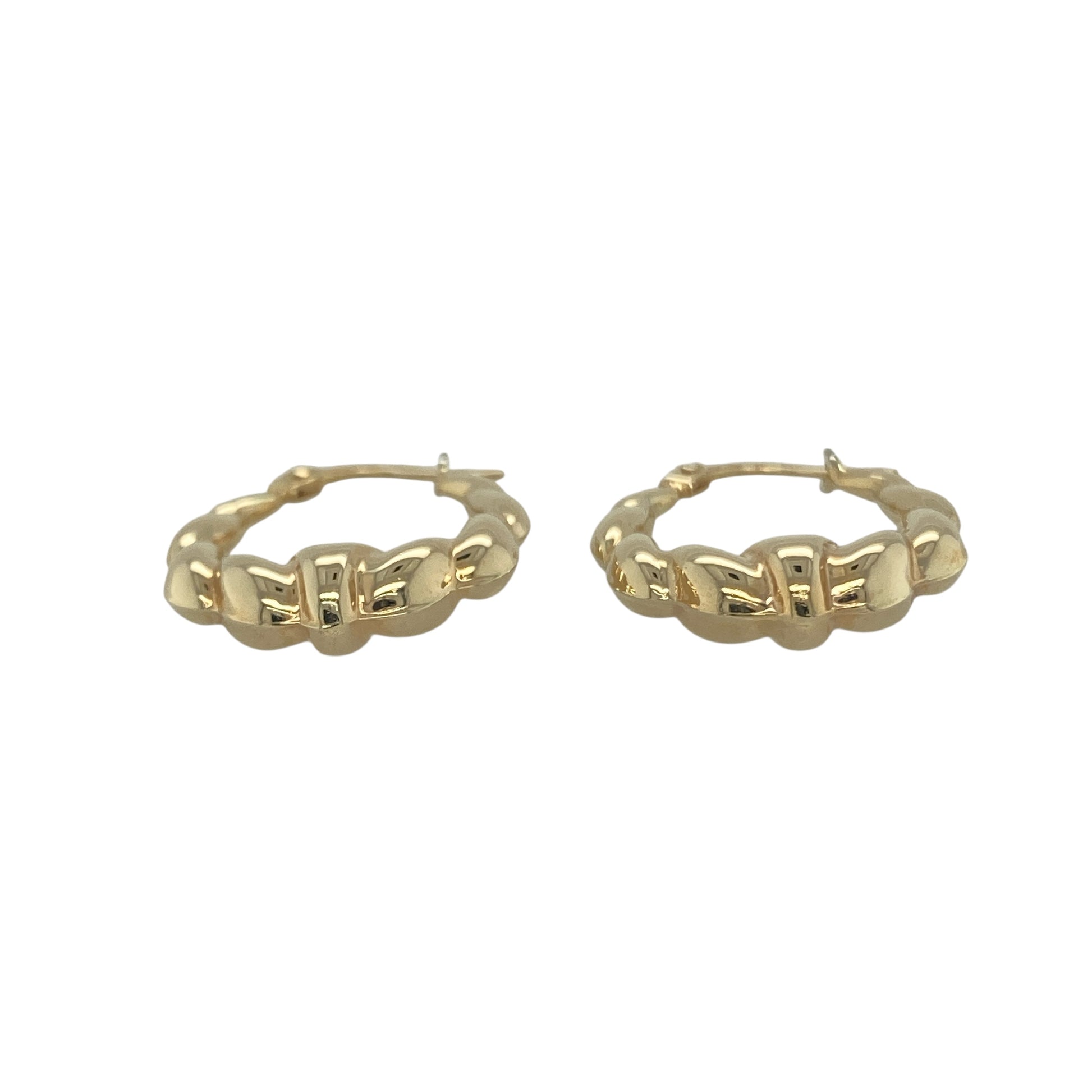 Bring elegant texture and classic style to your collection with these pre-owned 9ct yellow gold bubble twist oval creole earrings, a versatile pair perfect for both everyday wear and special occasions.

Design: The earrings feature an oval creole shape with a bubble twist pattern, creating a distinctive and eye-catching finish.
Material: Made from 9-carat yellow gold, the polished surface enhances the textured design while adding a warm, timeless glow.