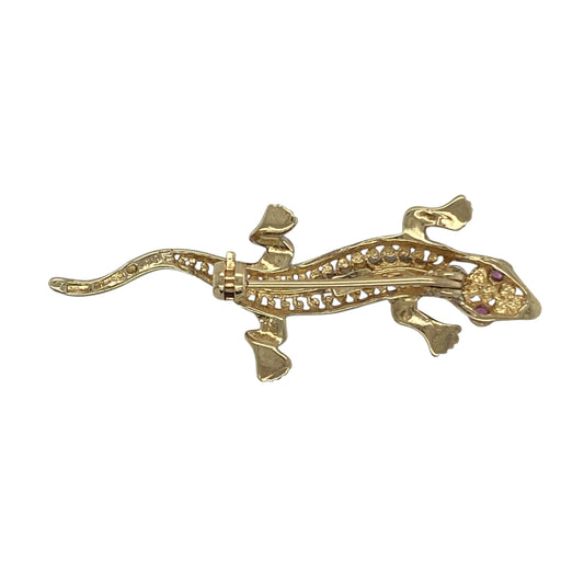 Bring unique charm and playful detail to your collection with this pre-owned 9ct yellow and white gold lizard brooch, accented with ruby eyes for a touch of vibrant colour.

Design: The brooch features a patterned lizard design, with two rubies set as the eyes to create a striking and characterful finish.
Material: Made from 9-carat yellow and white gold, the polished surfaces highlight the detailed patterning while adding contrast and depth.