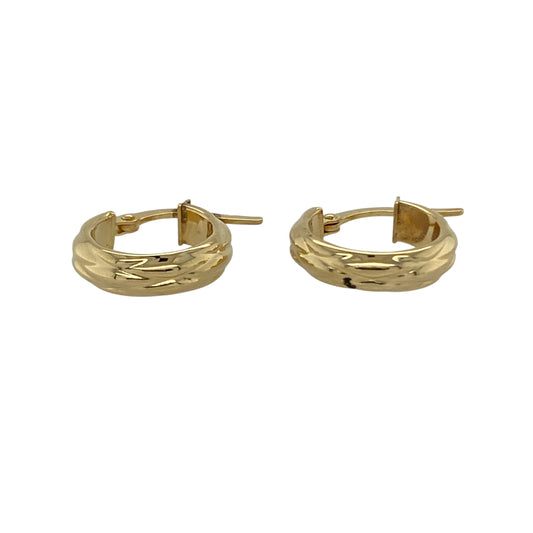Bring refined detail and classic elegance to your collection with these pre-owned 18ct yellow gold small patterned hoop creole earrings, a timeless pair perfect for everyday wear.

Design: The earrings feature a small hoop creole shape with a patterned surface, adding subtle texture and charm.
Material: Made from 18-carat yellow gold, the polished finish highlights the detailing while giving the earrings a rich and luxurious glow.