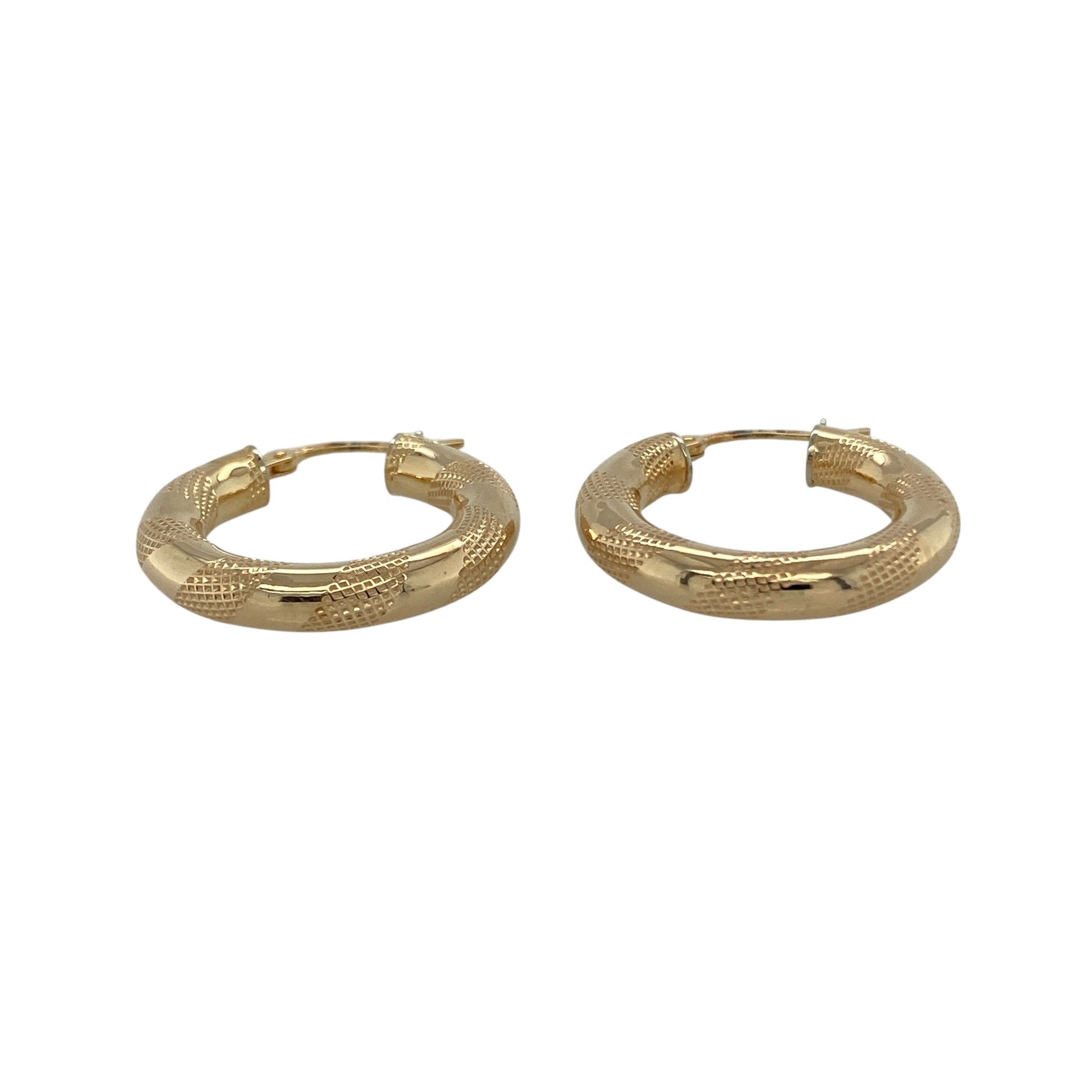 Bring stylish texture and timeless shine to your collection with these pre-owned 9ct yellow gold stripe patterned hoop creole earrings, a versatile pair perfect for both everyday wear and evening style.

Design: The earrings feature a classic hoop creole shape with a striped textured pattern, adding depth and character to a traditional design.
Material: Made from 9-carat yellow gold, the polished finish enhances the textured surface while giving the earrings a warm glow.