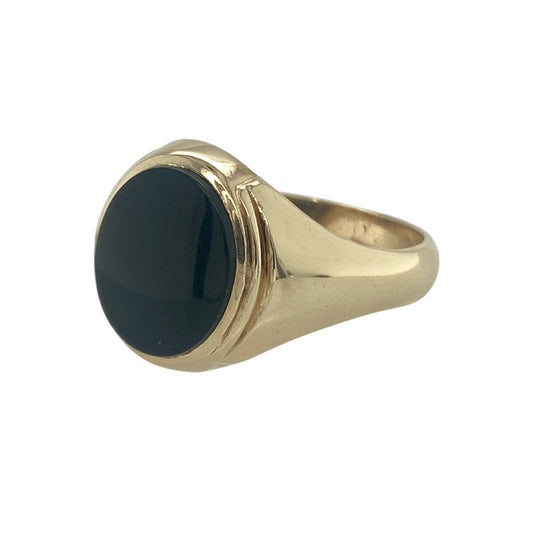 Bring bold elegance and timeless style to your collection with this pre-owned 9ct yellow gold and onyx oval signet ring, a classic design with striking contrast.

Design: The ring features a polished oval onyx stone measuring 12mm by 10mm, creating a strong focal point with smooth, dark brilliance.
Material: Made from 9-carat yellow gold, the warm polished band enhances the deep black tones of the onyx for a refined finish.