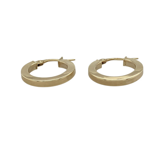 Bring classic simplicity and golden warmth to your collection with these pre-owned 9ct yellow gold plain hoop creole earrings, a timeless design for everyday elegance.

Design: The earrings feature a traditional hoop creole shape with a smooth plain finish, offering understated style and versatility.
Material: Made from 9-carat yellow gold, the polished surface enhances the rich tone and enduring appeal.