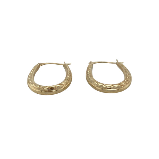 Bring subtle texture and golden shine to your collection with these pre-owned 9ct yellow gold patterned oval creole earrings, a delicate design with timeless charm.

Design: The earrings feature an oval creole shape with fine patterning, adding refined detail and light-catching appeal.
Material: Made from 9-carat yellow gold, the polished finish enhances the warm tone and highlights the intricate design.