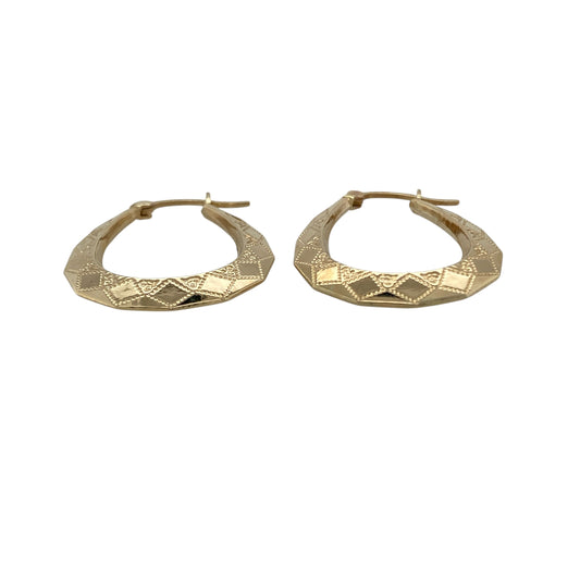 Bring golden detail and timeless elegance to your collection with these pre-owned 9ct yellow gold patterned oval creole earrings, a versatile design with refined charm.

Design: The earrings feature an oval creole shape with delicate patterning, adding texture and light-catching appeal.
Material: Made from 9-carat yellow gold, the polished finish enhances the warm tone and highlights the intricate design.