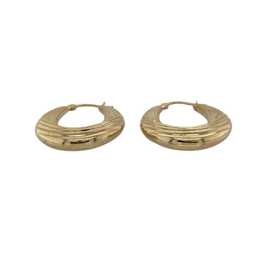 Bring golden texture and timeless elegance to your collection with these pre-owned 9ct yellow gold patterned oval creole earrings, a versatile design with refined detail.

Design: The earrings feature an oval creole shape with intricate patterning, adding depth, texture and light-catching appeal.
Material: Made from 9-carat yellow gold, the polished finish enhances the warm tone and highlights the detailed design.