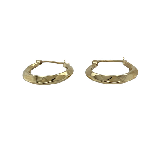 Bring subtle texture and golden shine to your collection with these pre-owned 9ct yellow gold textured hoop creole earrings, a delicate design with timeless appeal.

Design: The earrings feature a classic hoop creole shape with a textured finish, adding refined detail and light-catching charm.
Material: Made from 9-carat yellow gold, the polished surface enhances the warm tone and highlights the textured design.