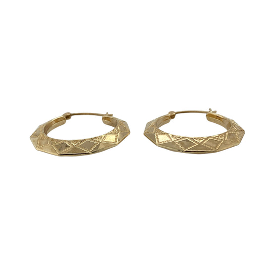 Bring golden detail and timeless charm to your collection with these pre-owned 9ct yellow gold patterned hoop creole earrings, a versatile design with elegant appeal.

Design: The earrings feature a classic hoop creole shape with intricate patterning, adding depth, texture and refined character.
Material: Made from 9-carat yellow gold, the polished finish enhances the warm tone and highlights the detailed design.