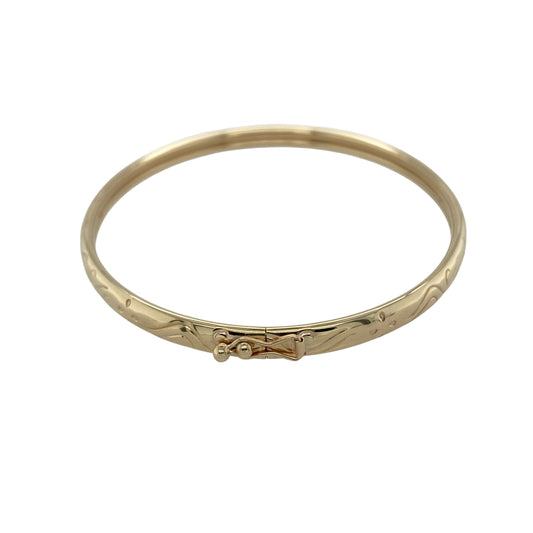 Bring refined style and subtle detail to your collection with this pre-owned 9ct yellow gold patterned hinged bangle, a timeless accessory designed for both everyday elegance and special occasion wear.

Design: The bangle features a classic hinged style with a delicate patterned finish, offering both security and decorative charm in a versatile design.
Material: Made from 9-carat yellow gold, the polished surface highlights the pattern and provides a warm, radiant glow.