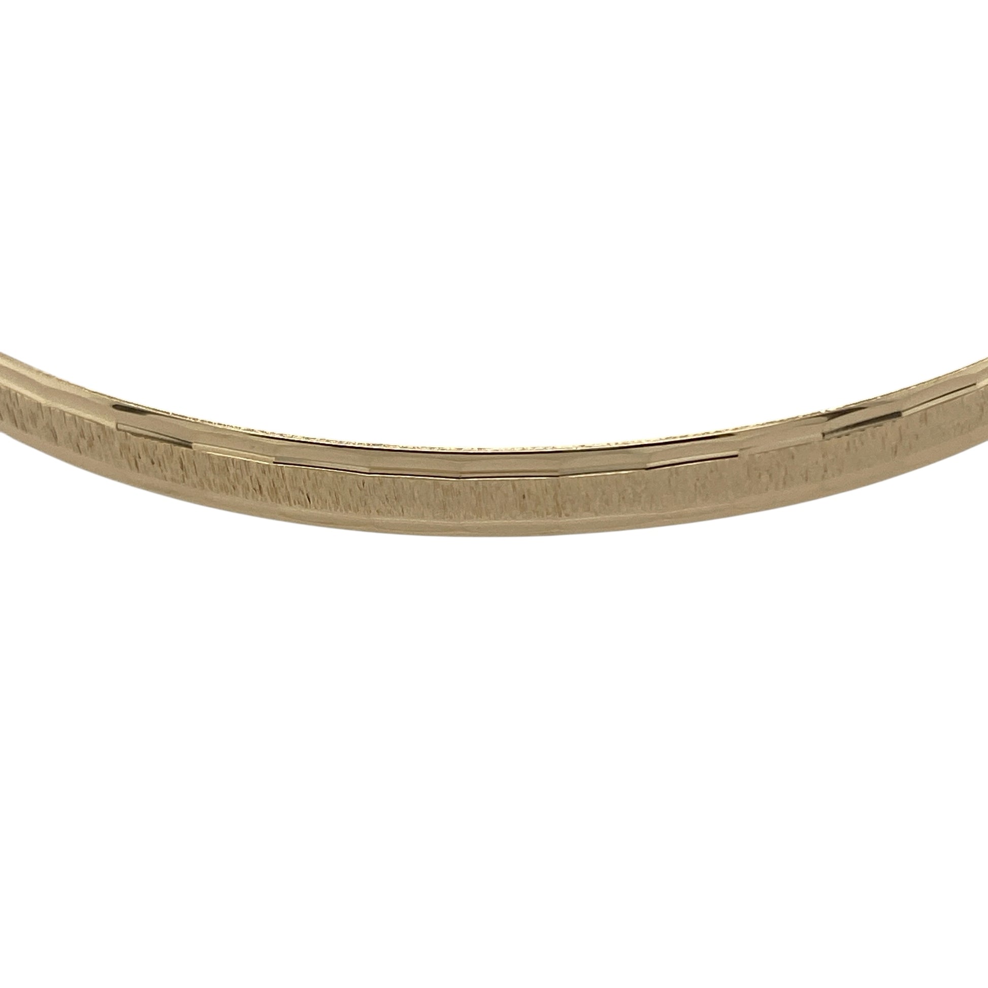 Bring timeless sophistication and golden detail to your collection with this pre-owned 9ct yellow gold solid patterned bangle, a classic piece that balances durability with refined elegance.

Design: The bangle showcases a solid form with a patterned finish, offering strength alongside decorative charm for everyday wear or special occasions.
Material: Made from 9-carat yellow gold, the polished surface enhances the pattern and radiates a warm, lasting glow.