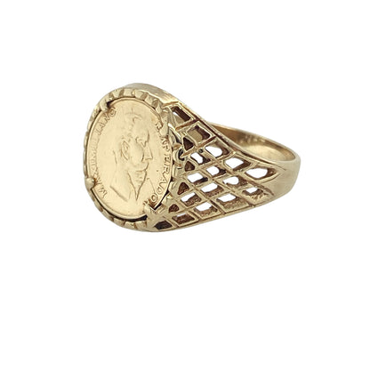 A unique and eye-catching addition to any jewellery collection, this pre-owned 9ct yellow gold coin ring features a distinctive design with intricate details.

Design: A bold coin feature at the centre, inscribed with "Maximiliano Emperador," surrounded by shoulders that have a cut-open pattern for added texture and elegance.
Material: Made from 9-carat yellow gold, offering a rich and polished finish.