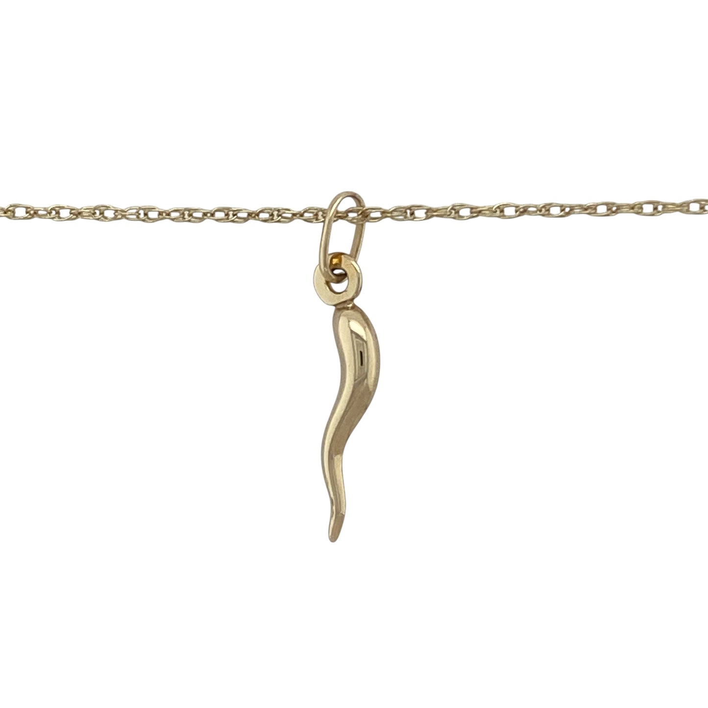 Bring symbolic charm and elegant detail to your collection with this pre-owned 9ct yellow gold Horn of Plenty pendant, paired with a 17-inch Prince of Wales chain for a timeless finish.

Design: The pendant measures 2.5cm long including the bail and features a traditional Horn of Plenty (Cornucopia) motif, symbolising abundance and prosperity.
Material: Made from 9-carat yellow gold, the polished finish highlights the detailed design and warm golden tone.