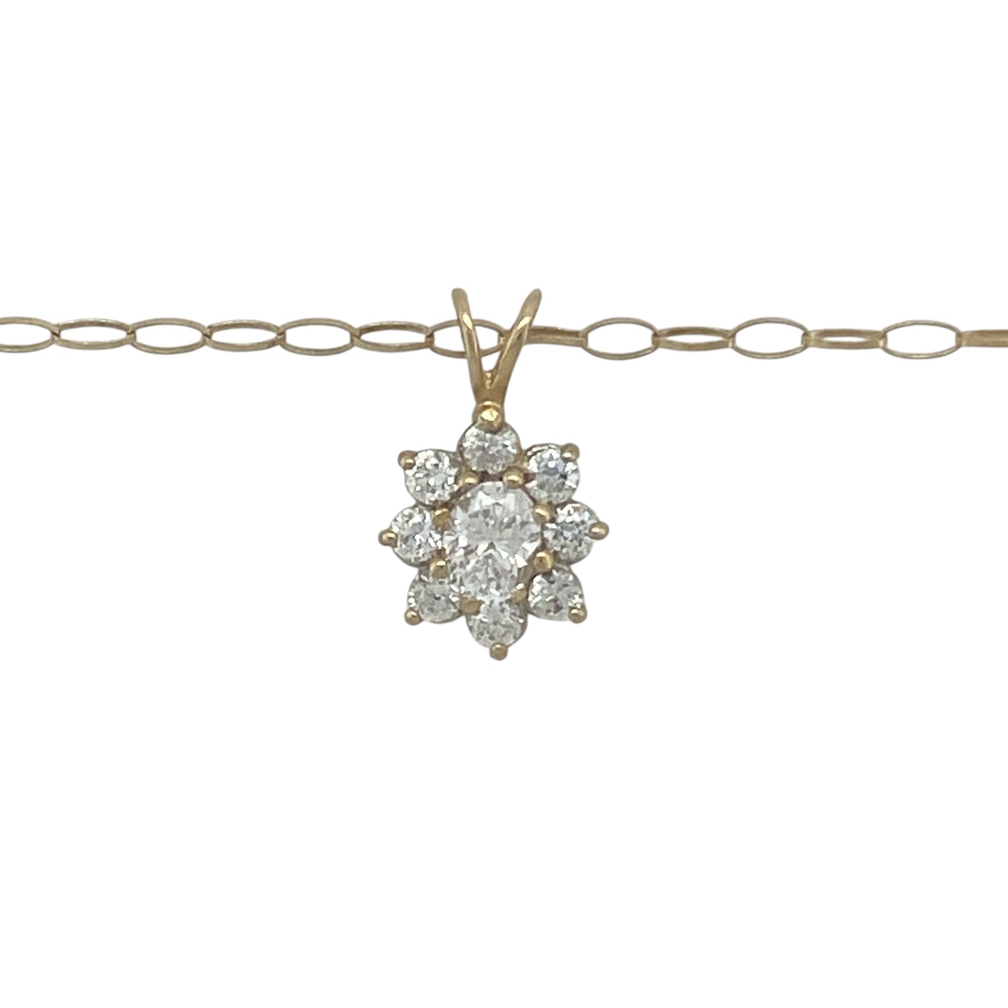 Bring delicate sparkle and timeless elegance to your collection with this pre-owned 14ct yellow gold cubic zirconia cluster pendant, paired with a 9ct gold 18-inch belcher chain for a refined finish.

Design: The pendant measures 1.5cm long including the bail and features a classic cluster design set with cubic zirconia, creating brilliance and charm.