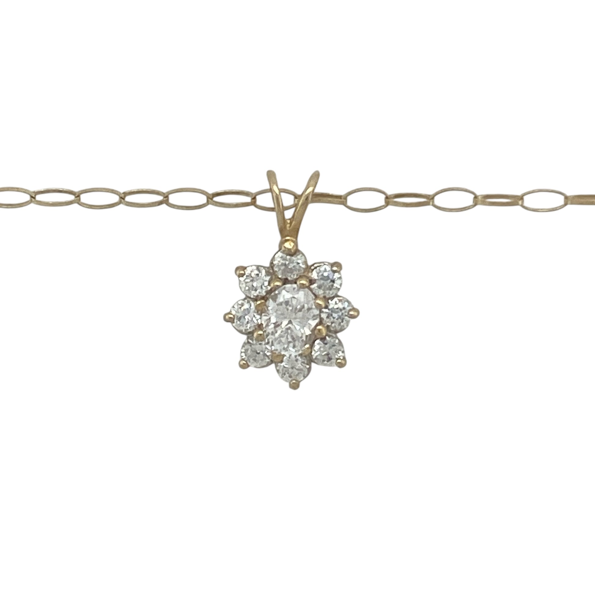 Bring delicate sparkle and timeless elegance to your collection with this pre-owned 14ct yellow gold cubic zirconia cluster pendant, paired with a 9ct gold 18-inch belcher chain for a refined finish.

Design: The pendant measures 1.5cm long including the bail and features a classic cluster design set with cubic zirconia, creating brilliance and charm.