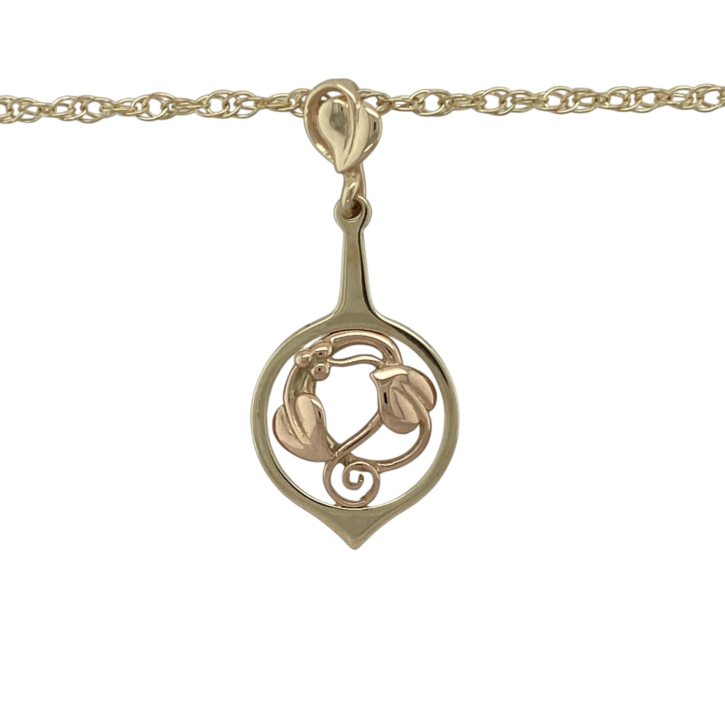Bring symbolic beauty and timeless detail to your collection with this pre-owned Clogau Tree of Life pendant in 9ct yellow and rose gold, paired with an 18-inch Prince of Wales chain for a classic finish.

Design: The pendant measures 3.8cm long and features the iconic Tree of Life motif, symbolising growth, renewal, and harmony, accented with rose gold detailing for contrast.
Material: Made from 9-carat yellow and rose gold, the polished surface highlights the intricate two-tone design.