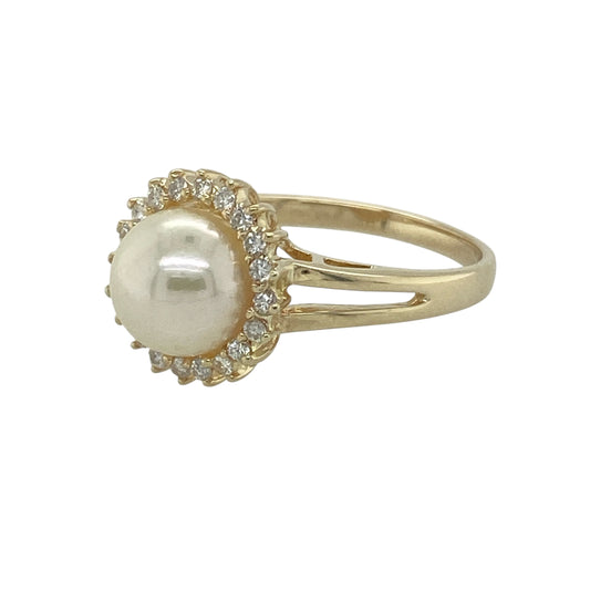 Bring timeless elegance and refined sparkle to your collection with this pre-owned 9ct yellow gold pearl and diamond cluster ring—a graceful design full of classic charm.

Design: The ring features an 8mm round pearl at the centre, surrounded by a cluster of small diamonds that add brilliance and contrast.
Material: Made from 9-carat yellow gold with pearl and diamond accents, the polished finish enhances both the lustre of the pearl and the sparkle of the diamonds.