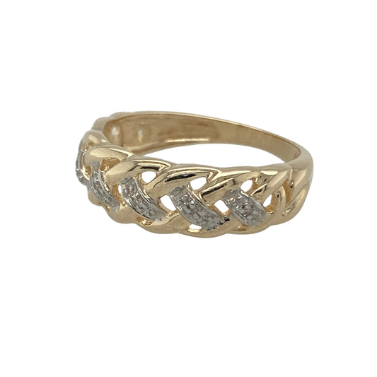 Bring unique style and refined sparkle to your collection with this pre-owned 9ct yellow gold diamond plaited band ring, a bold design with elegant detailing.

Design: The ring features a 6mm wide front with a plaited pattern, accented by sparkling diamonds woven into the design for a distinctive finish.
Material: Made from 9-carat yellow gold, the polished surface enhances the brilliance of the diamonds and adds warmth to the intricate style.