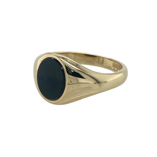 Bring timeless style and bold simplicity to your collection with this pre-owned 9ct yellow gold onyx oval signet ring, a refined piece with classic appeal.

Design: The ring features an 8mm by 6mm oval-cut onyx stone, creating a sleek and striking centrepiece in a traditional signet style.
Material: Made from 9-carat yellow gold, the polished finish contrasts beautifully with the deep black of the onyx.