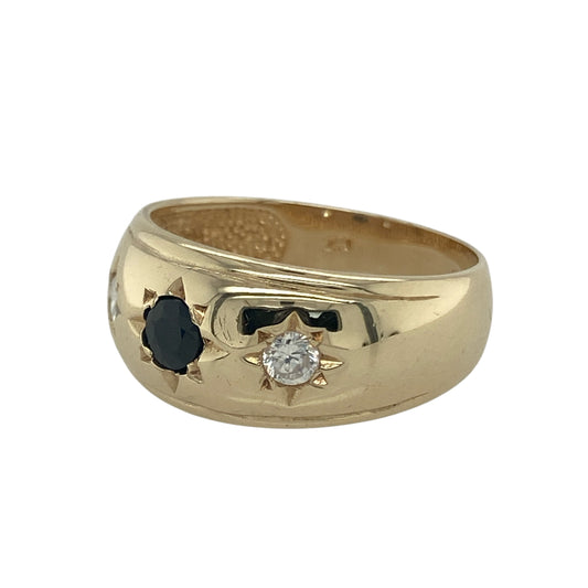 Bring bold sparkle and striking contrast to your collection with this pre-owned 9ct yellow gold black and white cubic zirconia wide band ring, a standout design with modern appeal.

Design: The ring features a 4mm black cubic zirconia stone at the centre, highlighted by white cubic zirconia accents across the wide band for a dramatic effect.
Material: Made from 9-carat yellow gold, the polished finish enhances the brilliance of the white stones while providing a warm contrast to the central black stone.