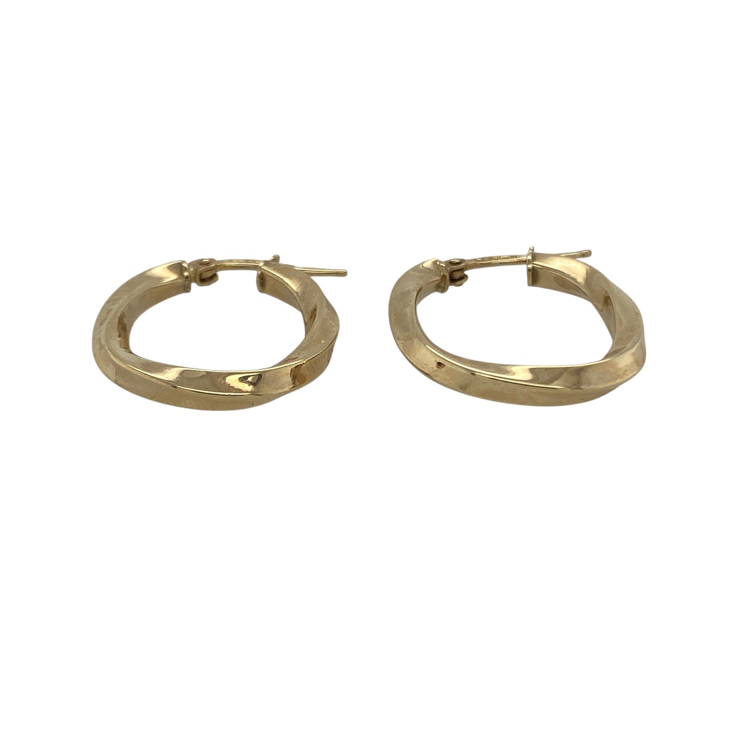 Bring elegant detail and classic shine to your collection with these pre-owned 9ct yellow gold twist oval creole earrings, a timeless design with a subtle twist.

Design: The earrings feature an oval creole shape with a twisted design, adding texture and movement for an eye-catching finish.
Material: Made from 9-carat yellow gold, the polished surface enhances the flowing twist pattern and adds warmth to the look.