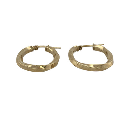 Bring elegant detail and classic shine to your collection with these pre-owned 9ct yellow gold twist oval creole earrings, a timeless design with a subtle twist.

Design: The earrings feature an oval creole shape with a twisted design, adding texture and movement for an eye-catching finish.
Material: Made from 9-carat yellow gold, the polished surface enhances the flowing twist pattern and adds warmth to the look.