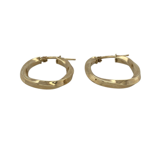Bring elegant detail and classic shine to your collection with these pre-owned 9ct yellow gold twist oval creole earrings, a timeless design with a subtle twist.

Design: The earrings feature an oval creole shape with a twisted design, adding texture and movement for an eye-catching finish.
Material: Made from 9-carat yellow gold, the polished surface enhances the flowing twist pattern and adds warmth to the look.
